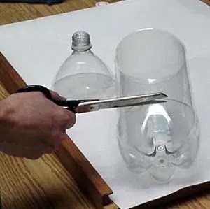 طريقة صنع فراشة رائعة من علب البلاستيك الفارغة 1