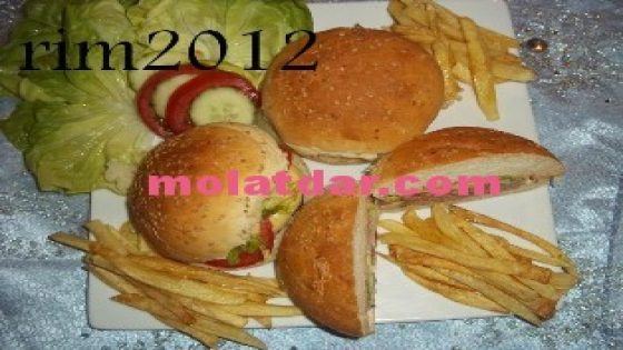 خبز الهمبوركر مع طريقة تقديمه