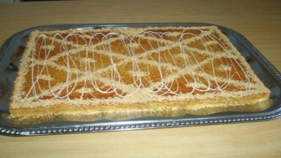 كيكة معلكة بالسميدة و اللوز