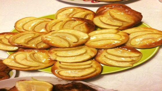 بريوش بالتفاح والكريم باتسيير